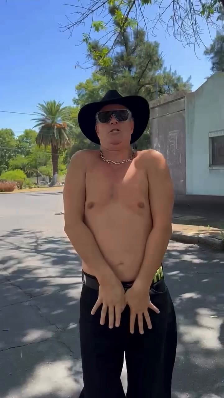 El polémico video de Mike Amigorena bailando en un cementerio