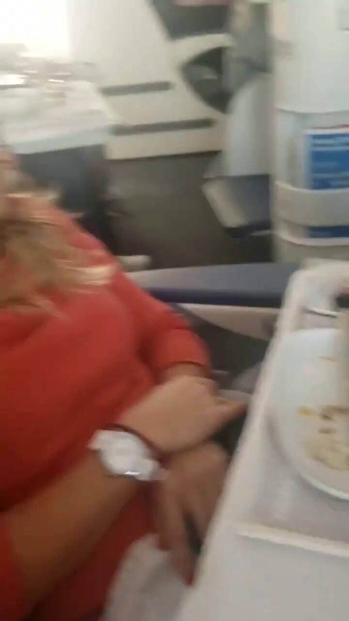 Lizy Tagliani vía Twitter: 'La vecina se durmió y yo aproveché'