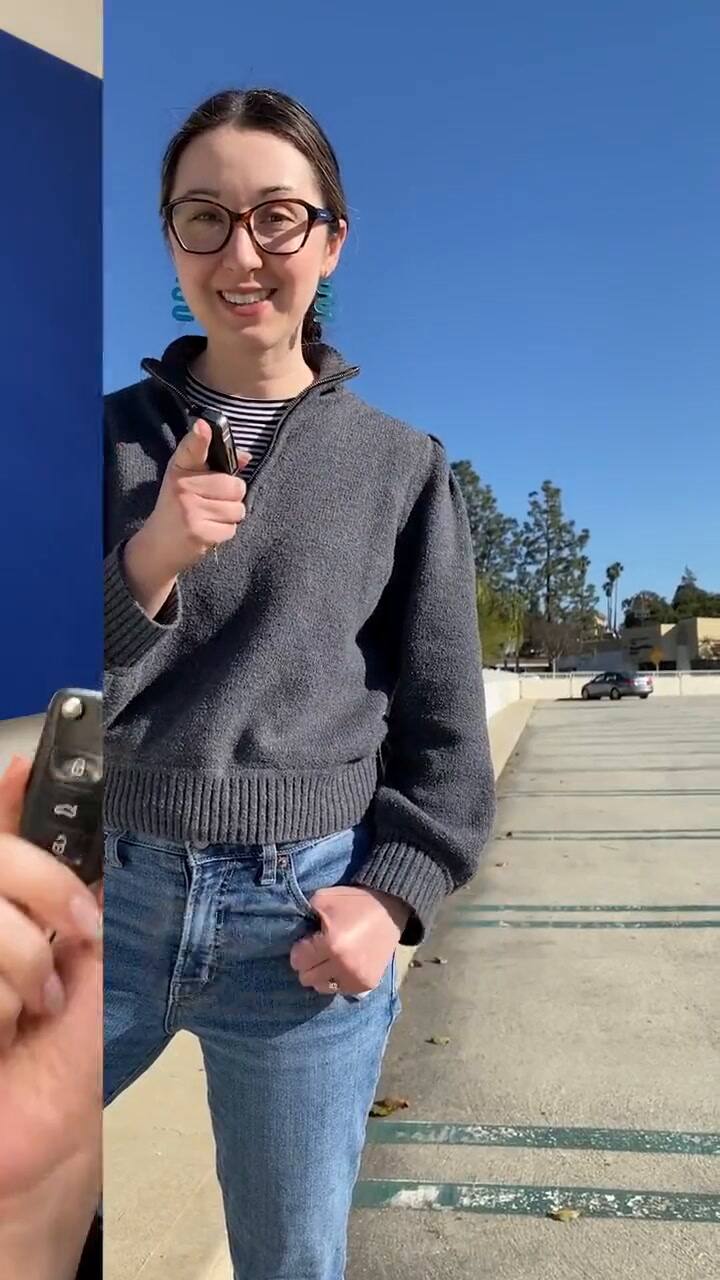 Truco viral para abrir el auto desde lejos con ayuda de tu cabeza