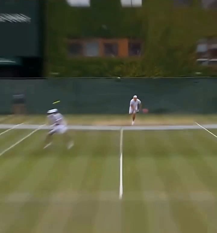 Mosejczuk Al Servizio Colpisce Il Compagno Arcila Che è Costretto Al Ritiro Wimbledon 2025 (Online-video-cutter.com)