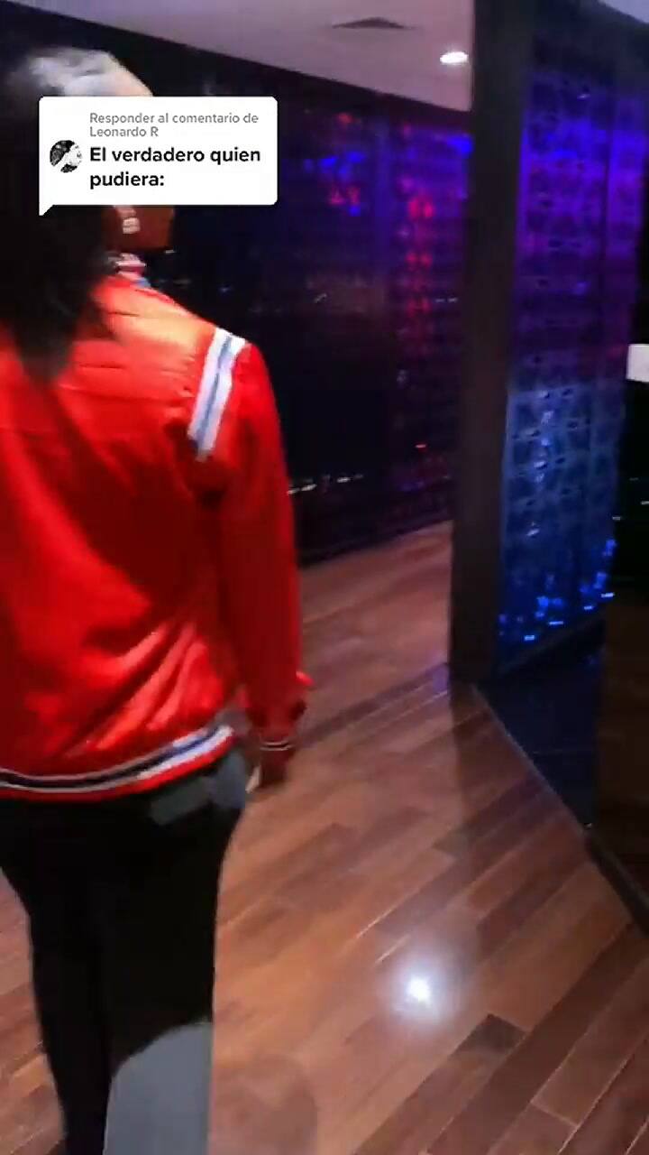 Un tiktoker muestra la sala exclusiva en el hotel del patrocinador del Mundial