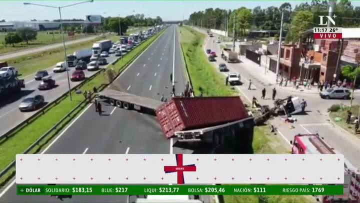 Campana: volcó un camión con contenedor