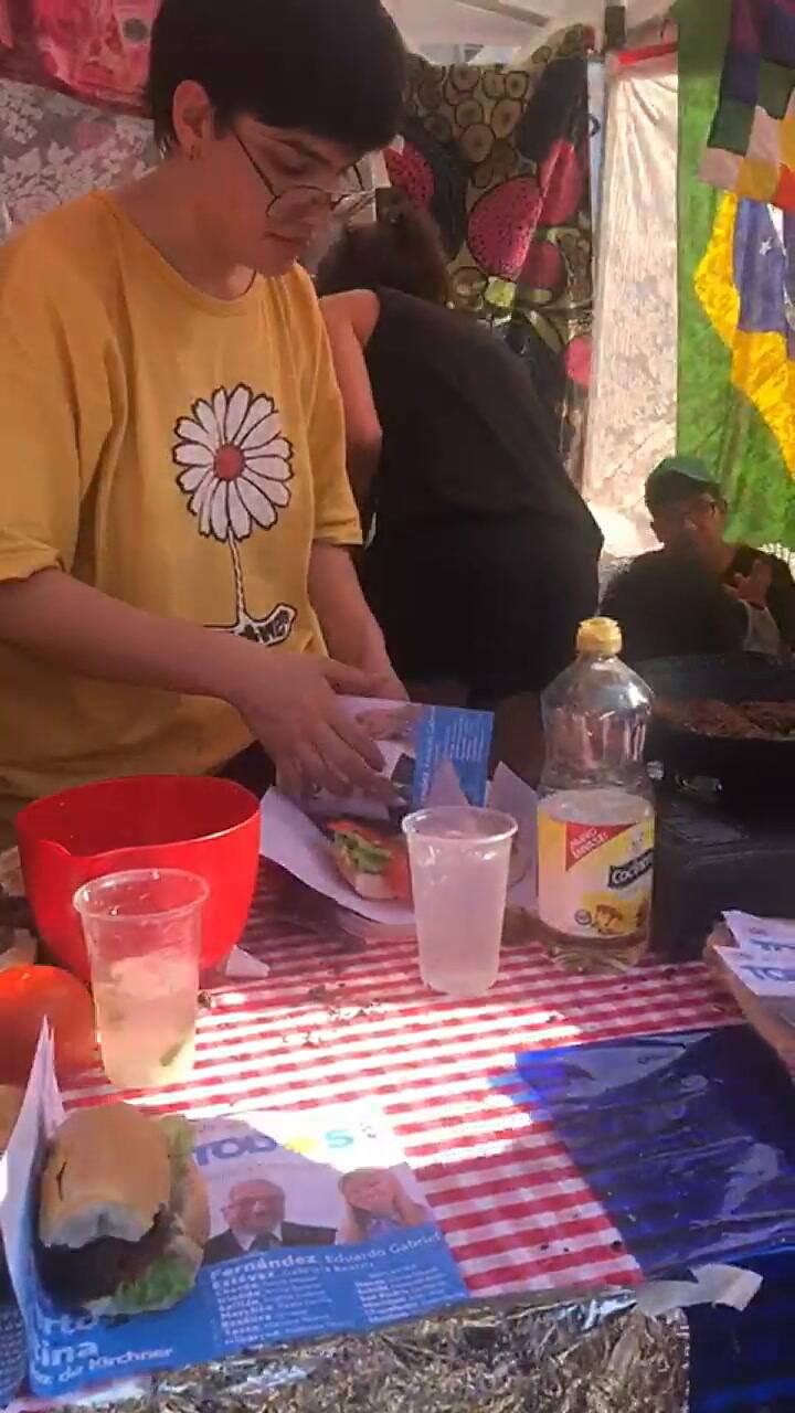 En Plaza de Mayo servían choripanes en la boleta del Frente de Todos
