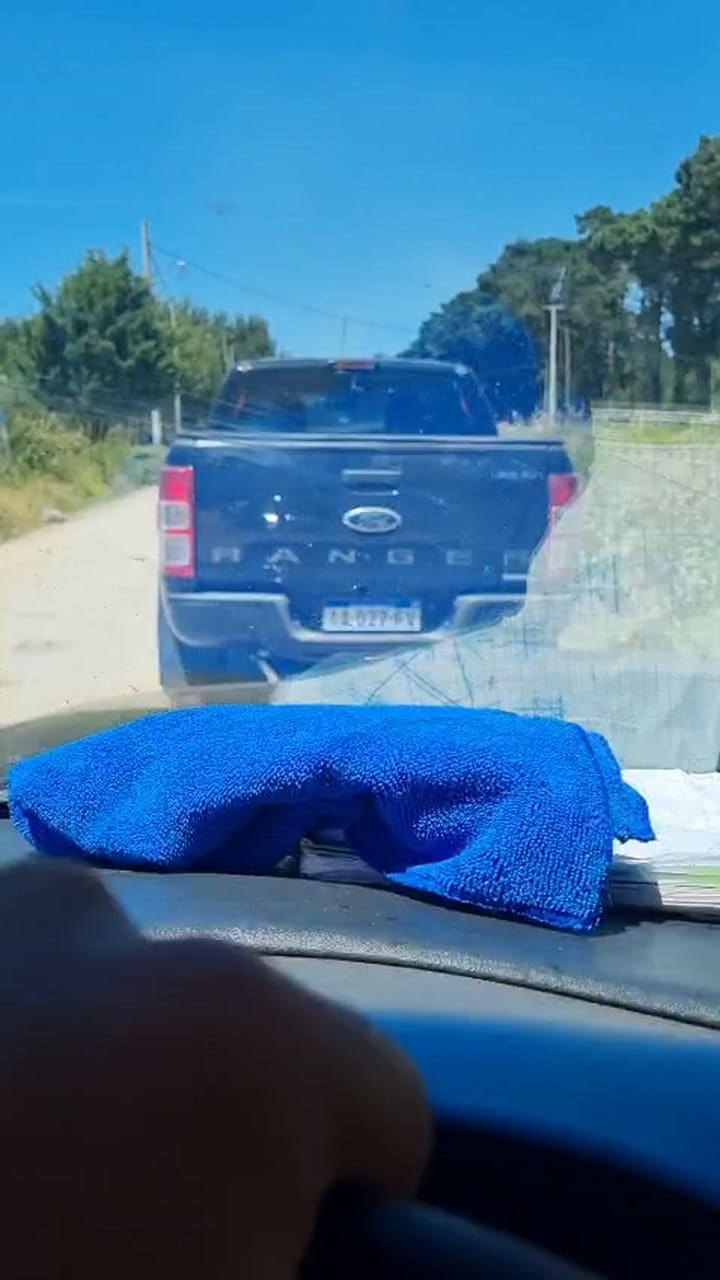 Jesús Matmud sacó la camioneta del descampado escoltado por la policía y vecinos