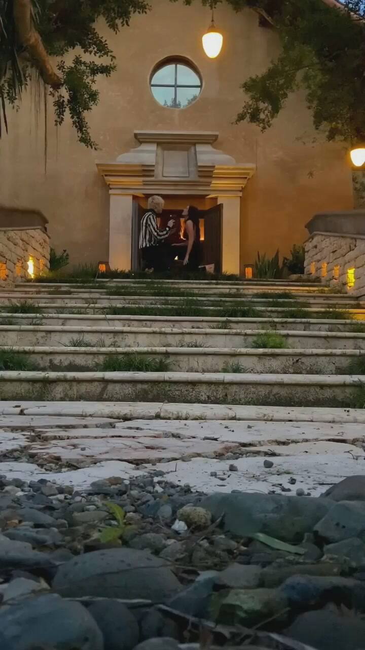 Megan Fox y Machine Gun Kelly bebieron la sangre del otro en una extraña ceremonia