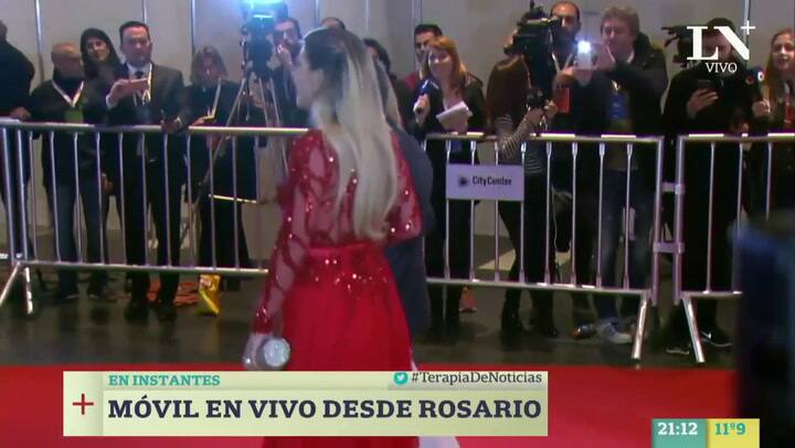 Los padres y la hermana de Messi desfilan por la alfombra roja