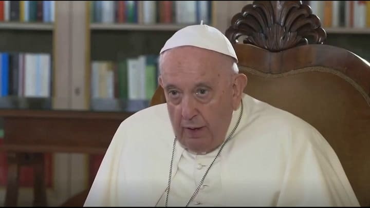 El papa Francisco dijo que tiene una relación humana con Raúl Castro