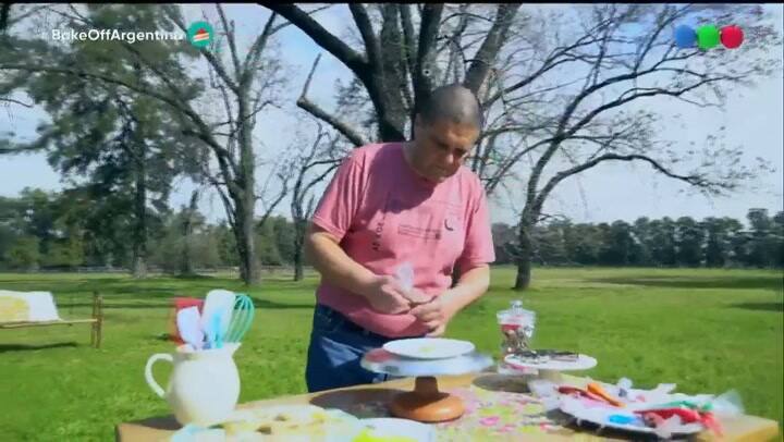 Bake Off Argentina: la historia de Gabriel Amato, el taxista que sueña con abrir una casita de té