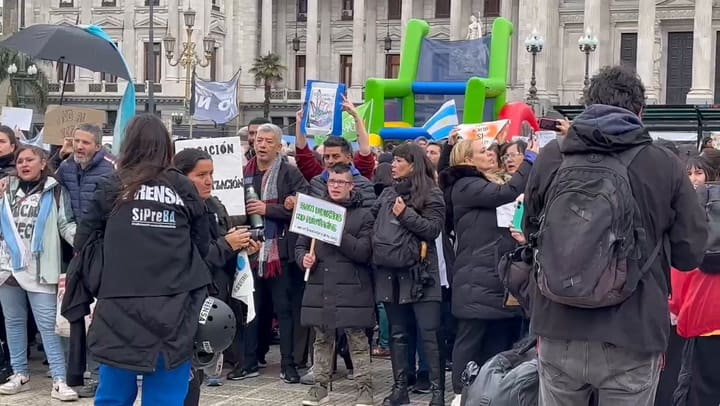 Marcha contra el veto presidencial a la emergencia en discapacidad en el Congreso