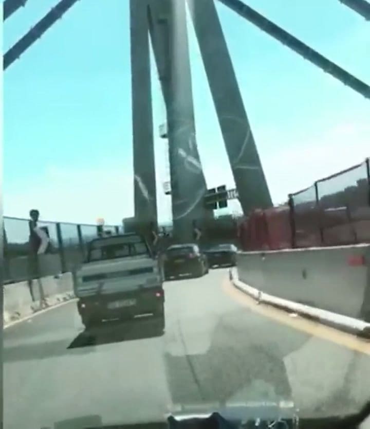 El puente antes del derrumbe