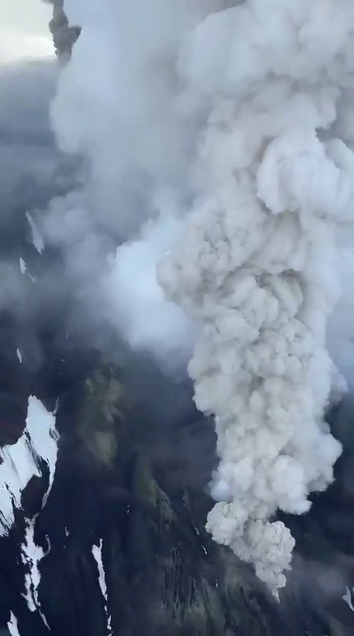 En Kamchatka comenzó la primera erupción del volcán Krasheninnikov en más de 450 años.