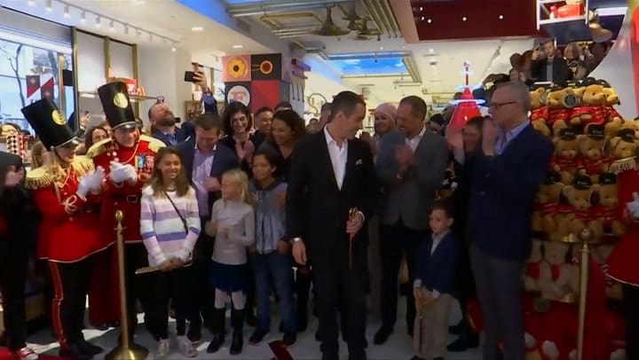 Reabrió en Nueva York la emblemática juguetería de 'Mi pobre Angelito' - Fuente: Reuters