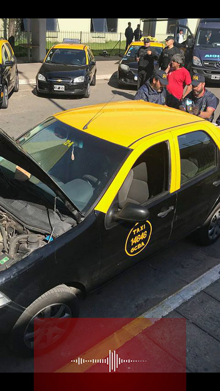 Escuchas a la banda de la mafia de los taxis