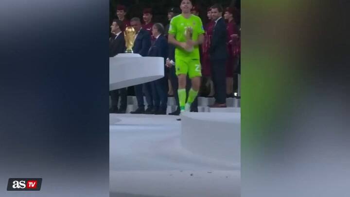 El festejo de Dibu en el Mundial