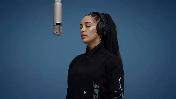 Jorja Smith - Blue Lights - Fuente YouTube
