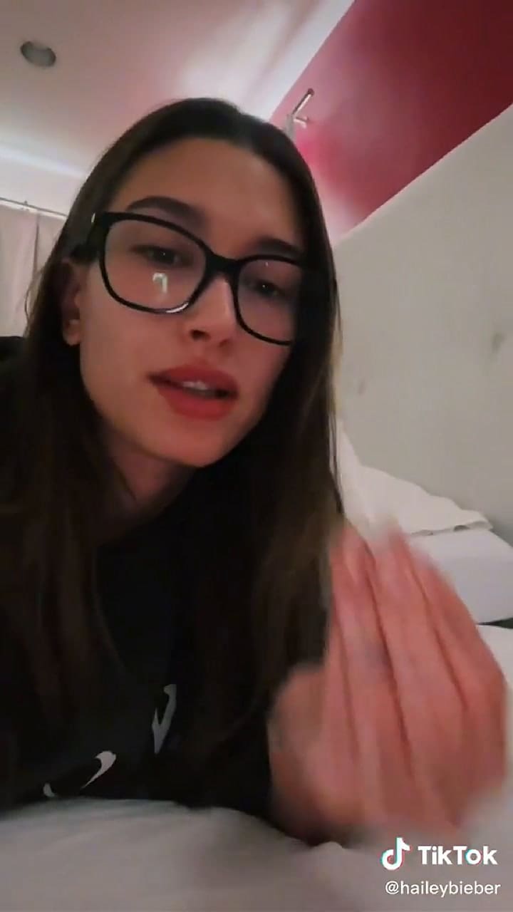 Hailey Bieber se cansó de las críticas y se dirigió hacia los seguidores de Selena Gómez
