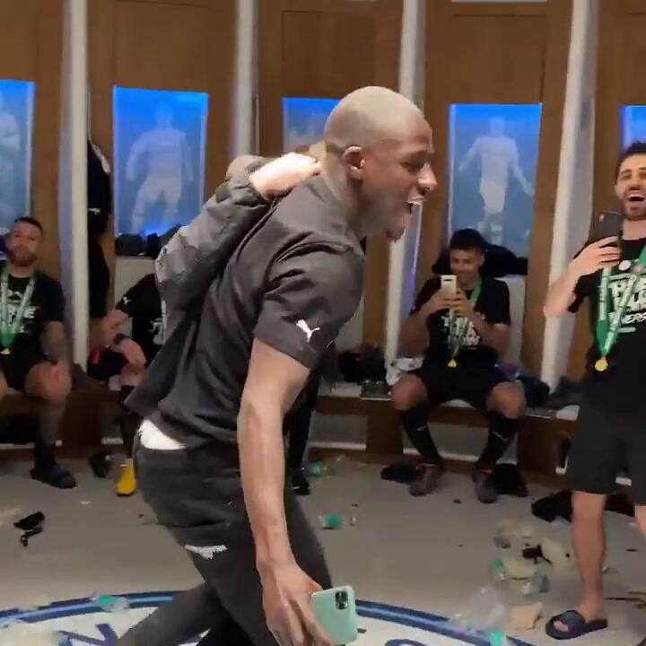 Noel Gallagher cantó un tema de Oasis en los festejos del Manchester City