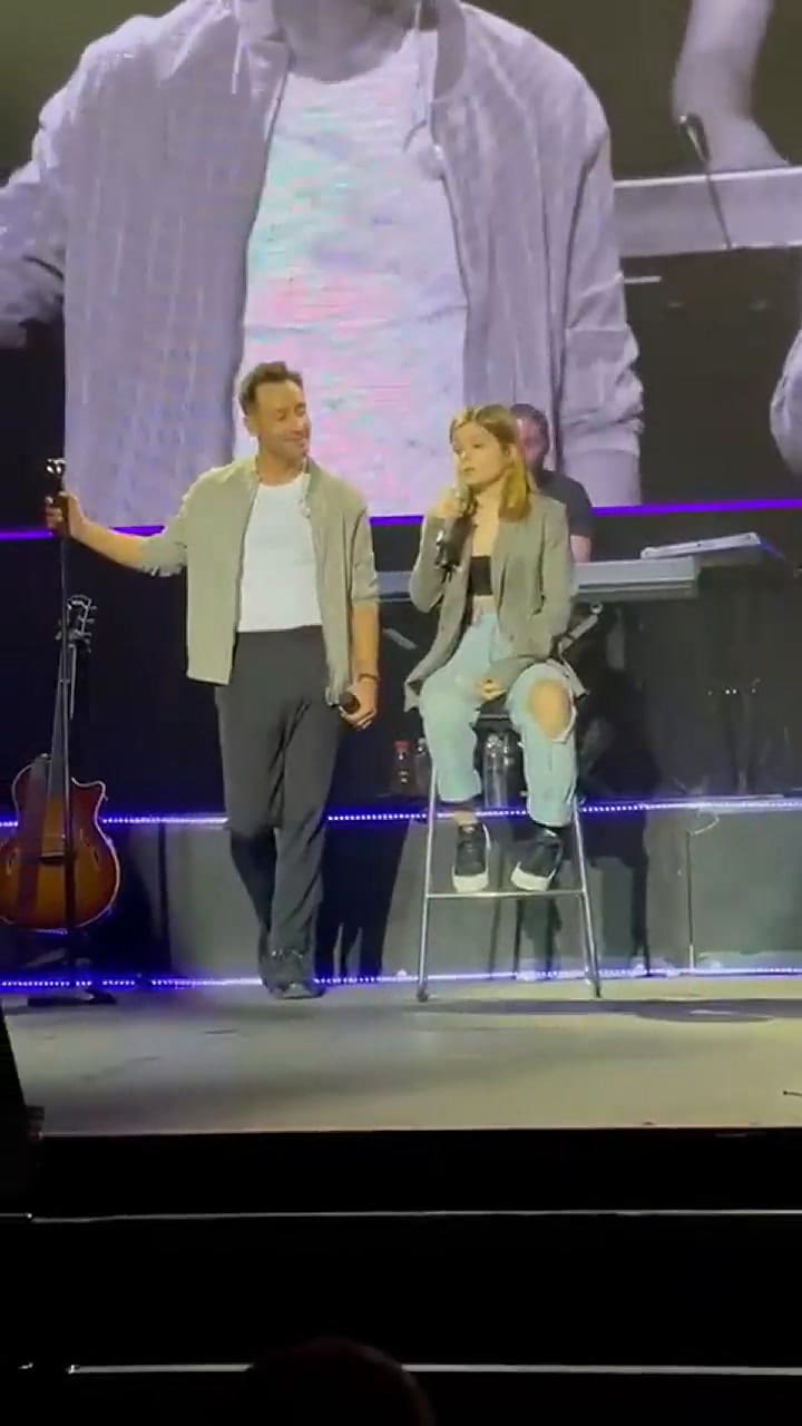 Muna Pauls Cherri cantó 'Flaca' junto a Luciano Pereyra