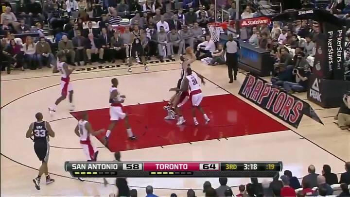 El caño de Ginóbili a DeRozan - Fuente: YouTube
