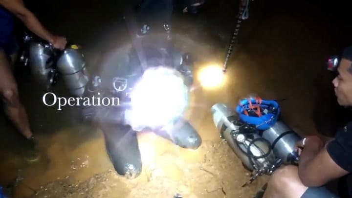 Así sacaron a los chicos tailandeses de la cueva - Fuente: Facebook