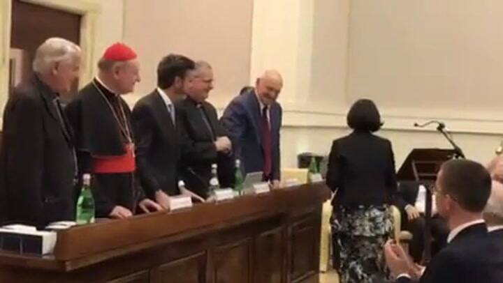 El Vaticano premió a dos académicos argentinos