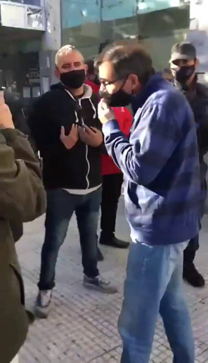 El diputado Gustavo Galván se enfrentó con agentes policiales porque no le permitían circular