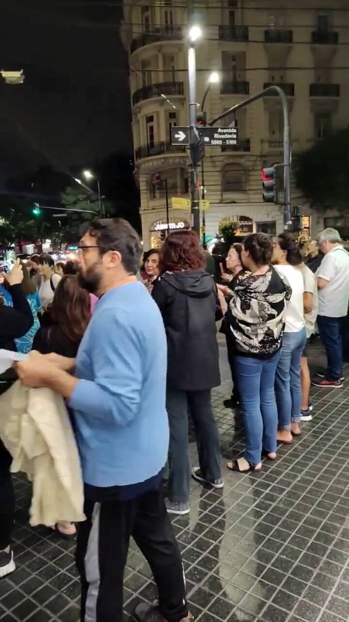 Cacerolazos en Acoyte y Rivadavia