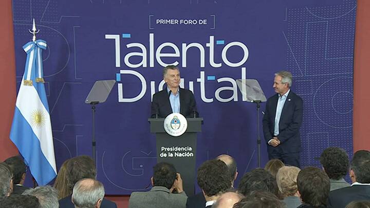 Anuncio de becas para capacitación digital - Macri vía Facebook