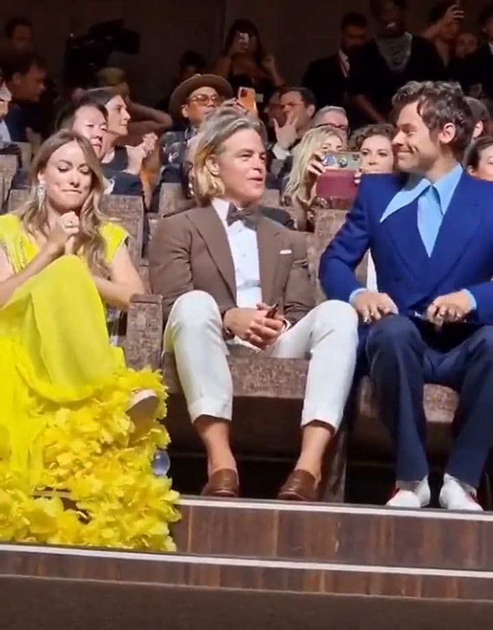 El momento en que Harry Styles habría escupido a Chris Pine, en Venecia