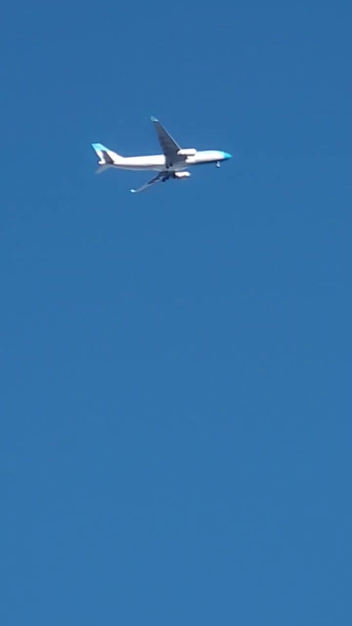 Un avión de Aerolíneas Argentinas sobrevoló la ciudad de La Plata por al menos dos horas