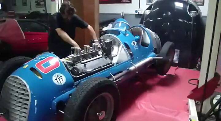 Así arranca el motor del auto que manejó Fangio