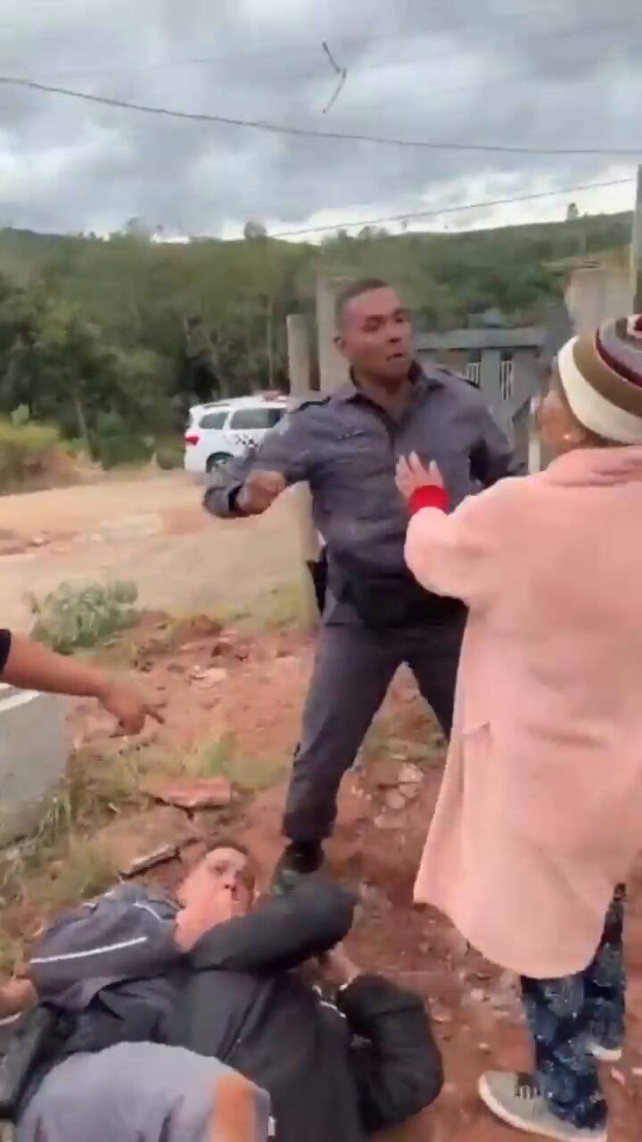 Un oficial militar “noqueó” una mujer de 80 años durante un operativo en San Pablo