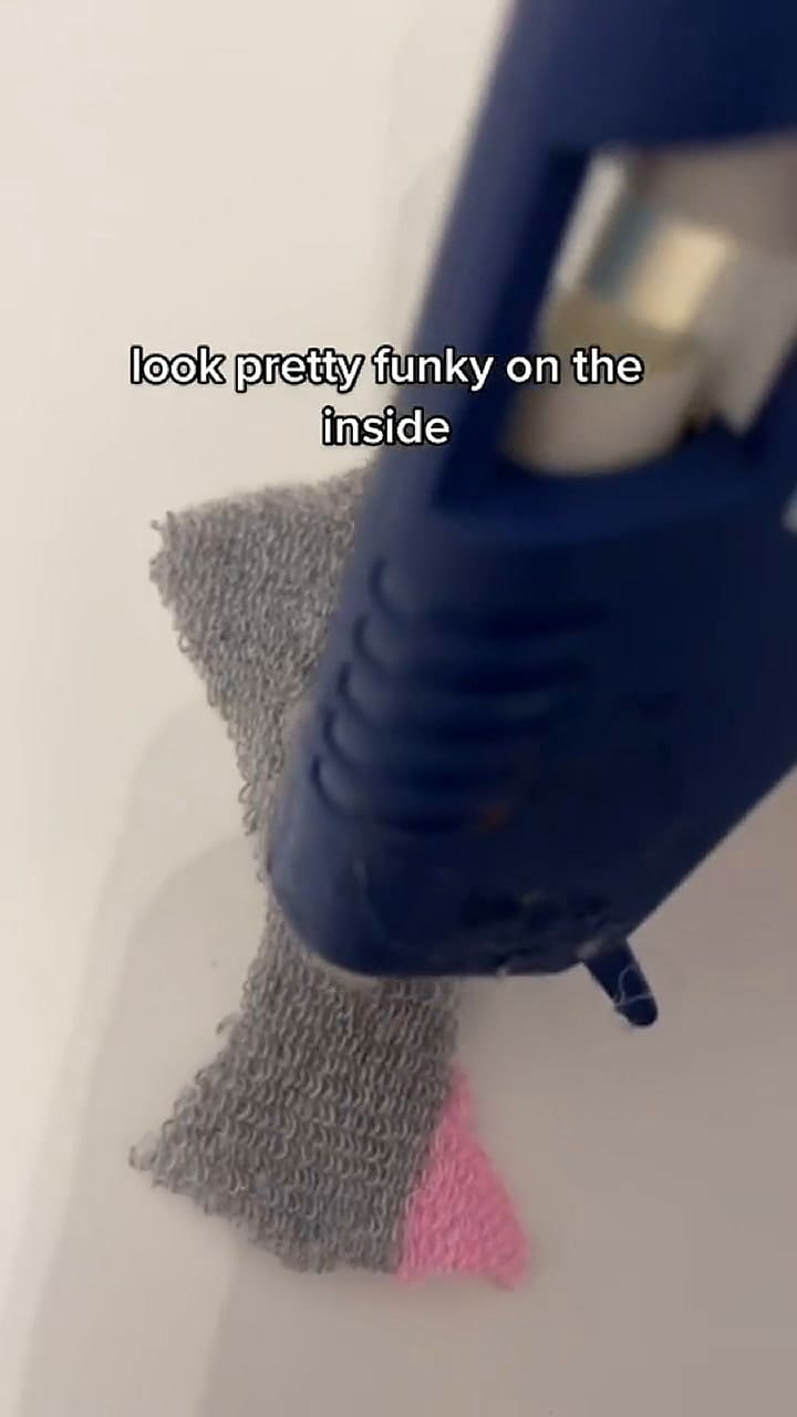 El increíble truco de una influencer para que los zapatos grandes le queden bien