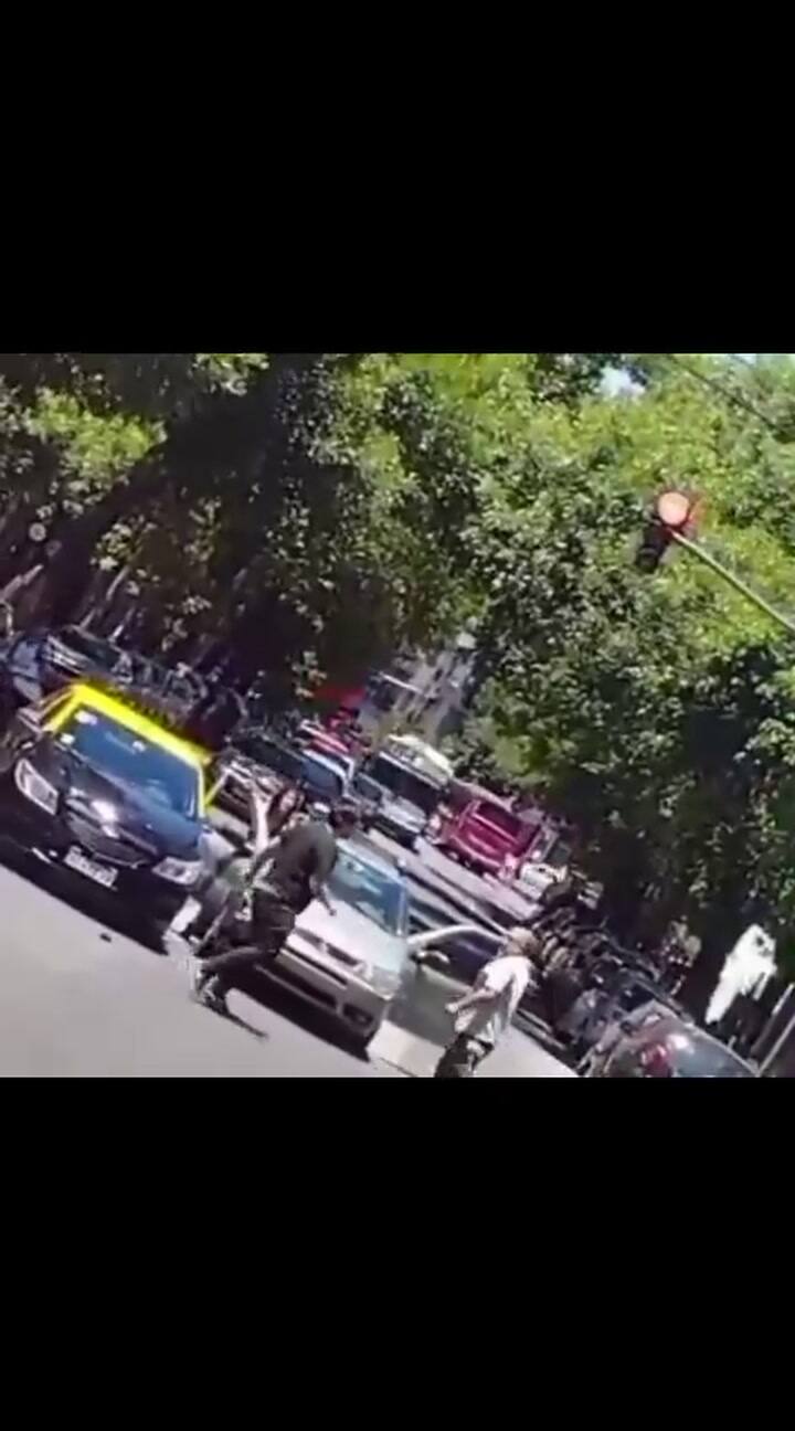Un automovilista discutió con un taxista y lo atacó a cuchillazos en Caballito