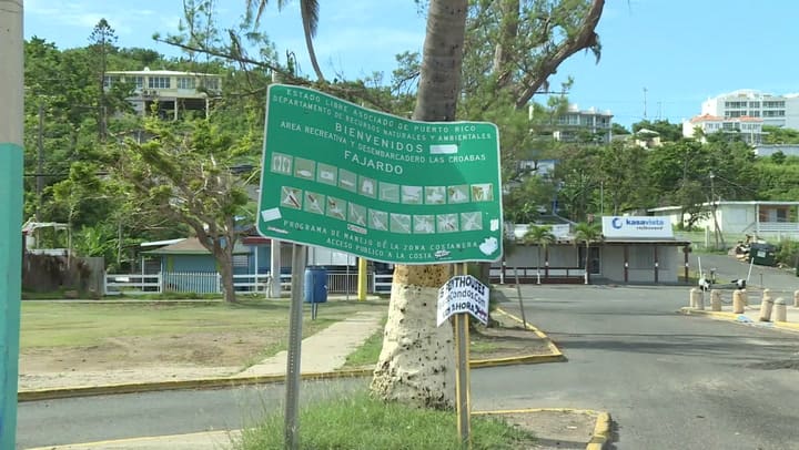 A dos meses de los huracanes los puertorriqueños piden ayuda a los turistas