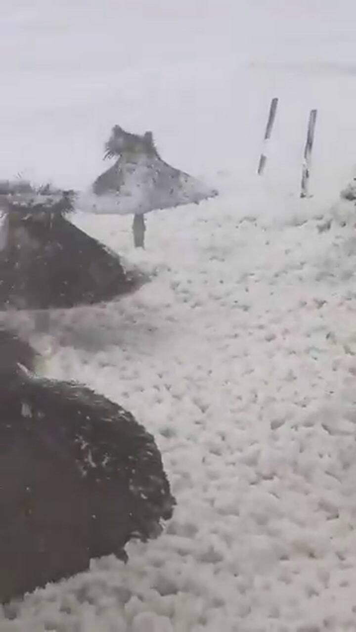 La impresionante espuma que invadió Quequén