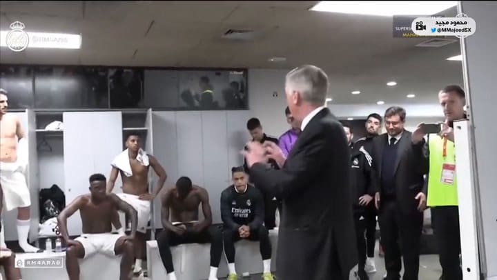 Carlo Ancelotti y el premio a sus jugadores tras la goleada de Real Madrid a Barcelona