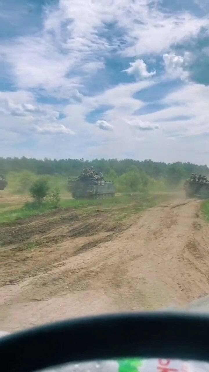 Ucrania muestra una seguidilla de tanques YPR-765 y lanza una fuerte amenaza a las tropas rusas