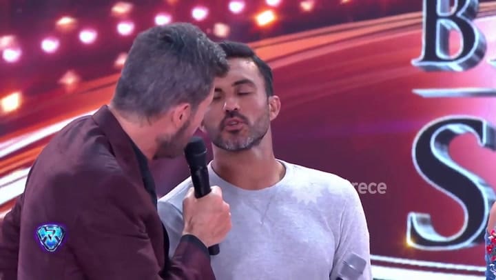 Mica Viciconte, Fabián Cubero y un apasionado beso - Fuente: El Trece