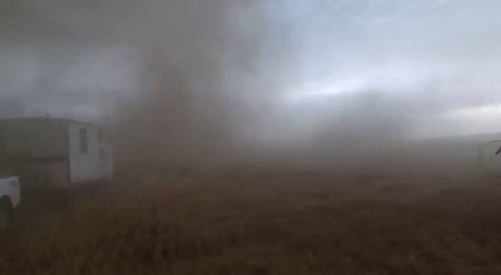 El momento del temporal en un campo en Colón