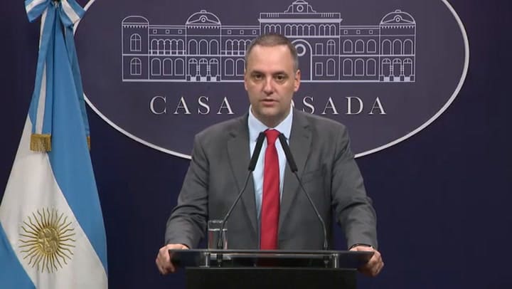 El Gobierno ordenó la “desclasificación total” de documentos sobre el accionar de las Fuerzas Armadas durante la dictadura