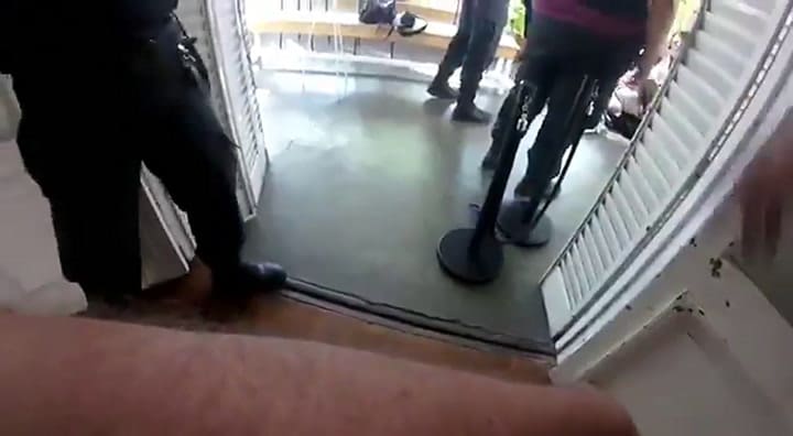 El momento del disparo con el que se redujo al acosador y su detención