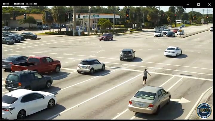 Una conductora se desvaneció al llegar a un transitado cruce