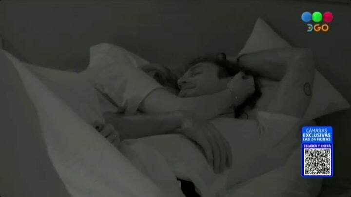 El primer beso entre Bautista y Denisse que se volvió viral en redes sociales