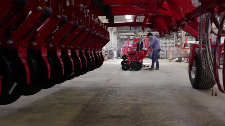 Empezaron usando piezas de desarmaderos y crearon una empresa que exporta sus productos a 15 países