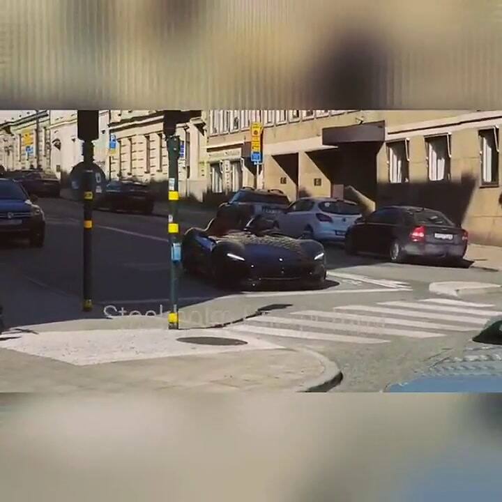 Estocolmo: descubren a Zlatan Ibrahimovic manejando una Ferrari sin permiso de circulación