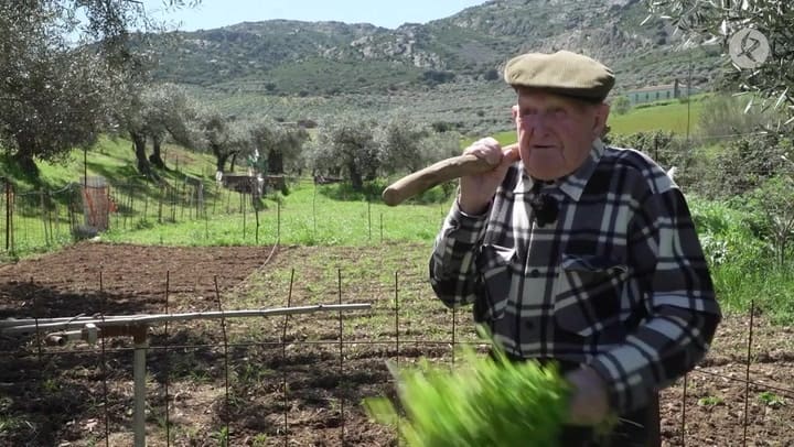 Así es la vida de Domingo, de 101 años - (CExtremadura)