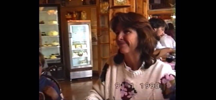 LUGARES Enero 1993 - En La Barra Se Los Ve A Lucy Y Pepe