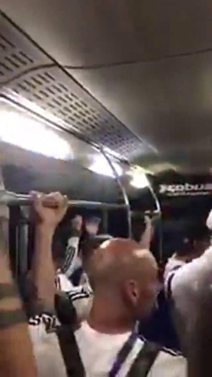 El emotivo regreso de Argentina a la concentración tras el triunfo ante Nigeria - Fuente: TW @cuervo