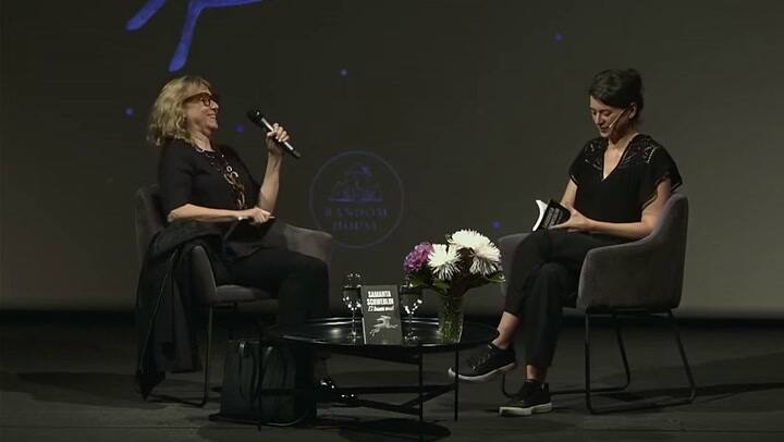 Samanta Schweblin lee un fragmento de su cuento “Bienvenida a la comunidad”